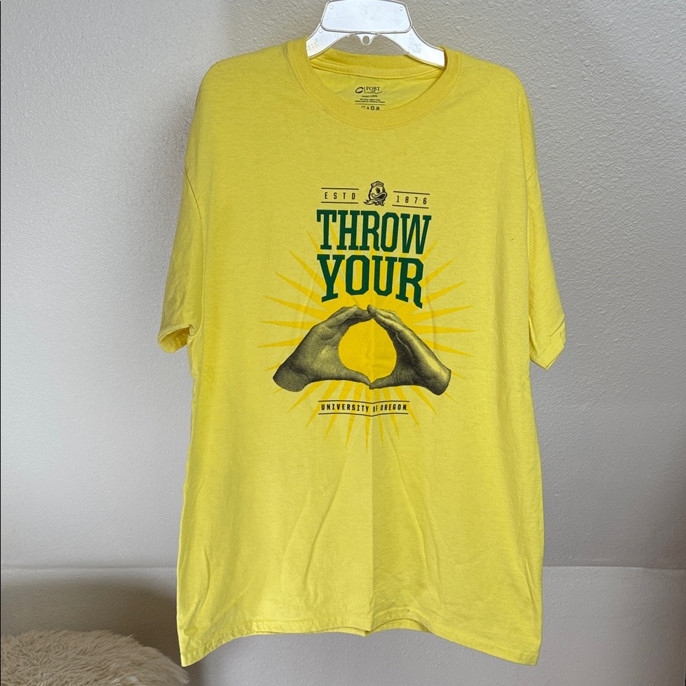 U of O Yellow “Throw your ‘O’” Logo Tee. Size Large  Unisex.